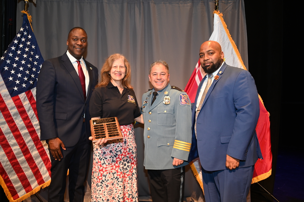 Eileen Harrity receives the CAC Award during the 2022 Police Award Ceremony