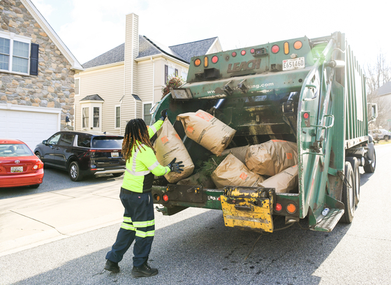 yard trim collection truck