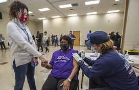 Howard County Executive Ball Visits Mobile Vaccine Clinic Edit